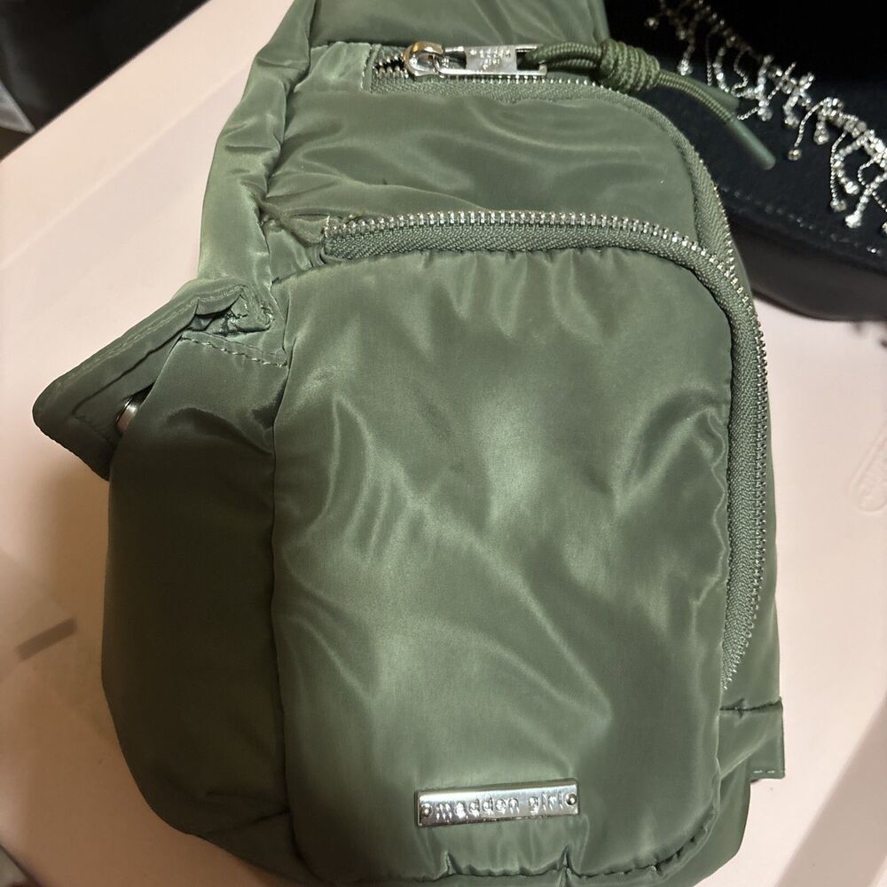 Madden Girl Sling Crossbody Shoulder Bag Green Adjustable Strap Has Defect Read